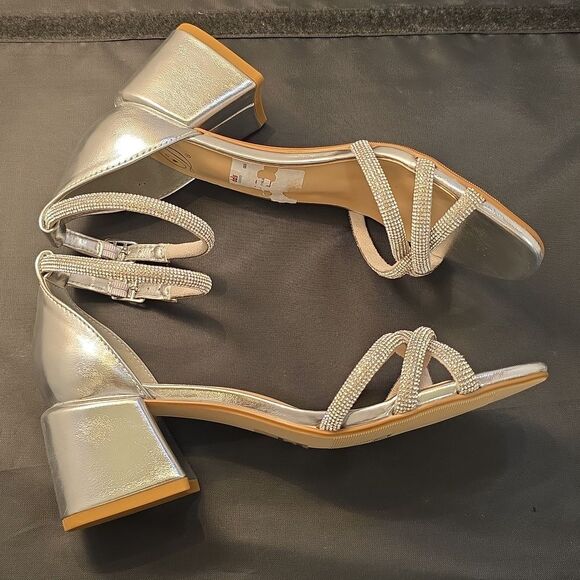 BRAND NEW DELICIOUS RHINESTONE-EMBELKISHED TRIPLE-STRAP LOW BLOCK SANDAL - Picture 10 of 16